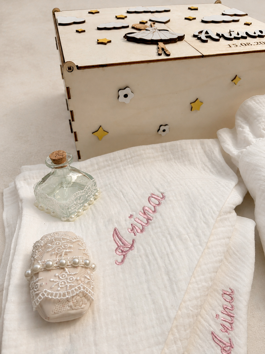 Set pentru botez - trusou din muselină și cutie personalizată