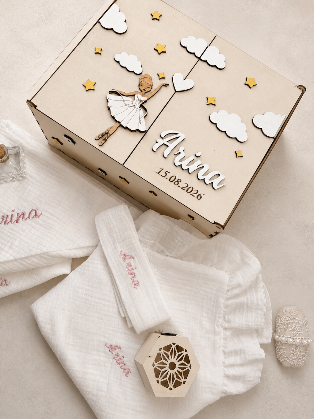 Set pentru botez - trusou din muselină și cutie personalizată