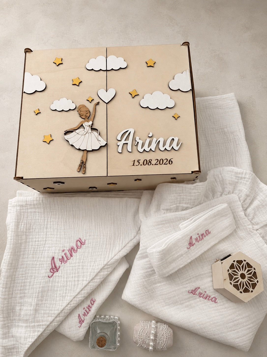 Set pentru botez - trusou din muselină și cutie personalizată